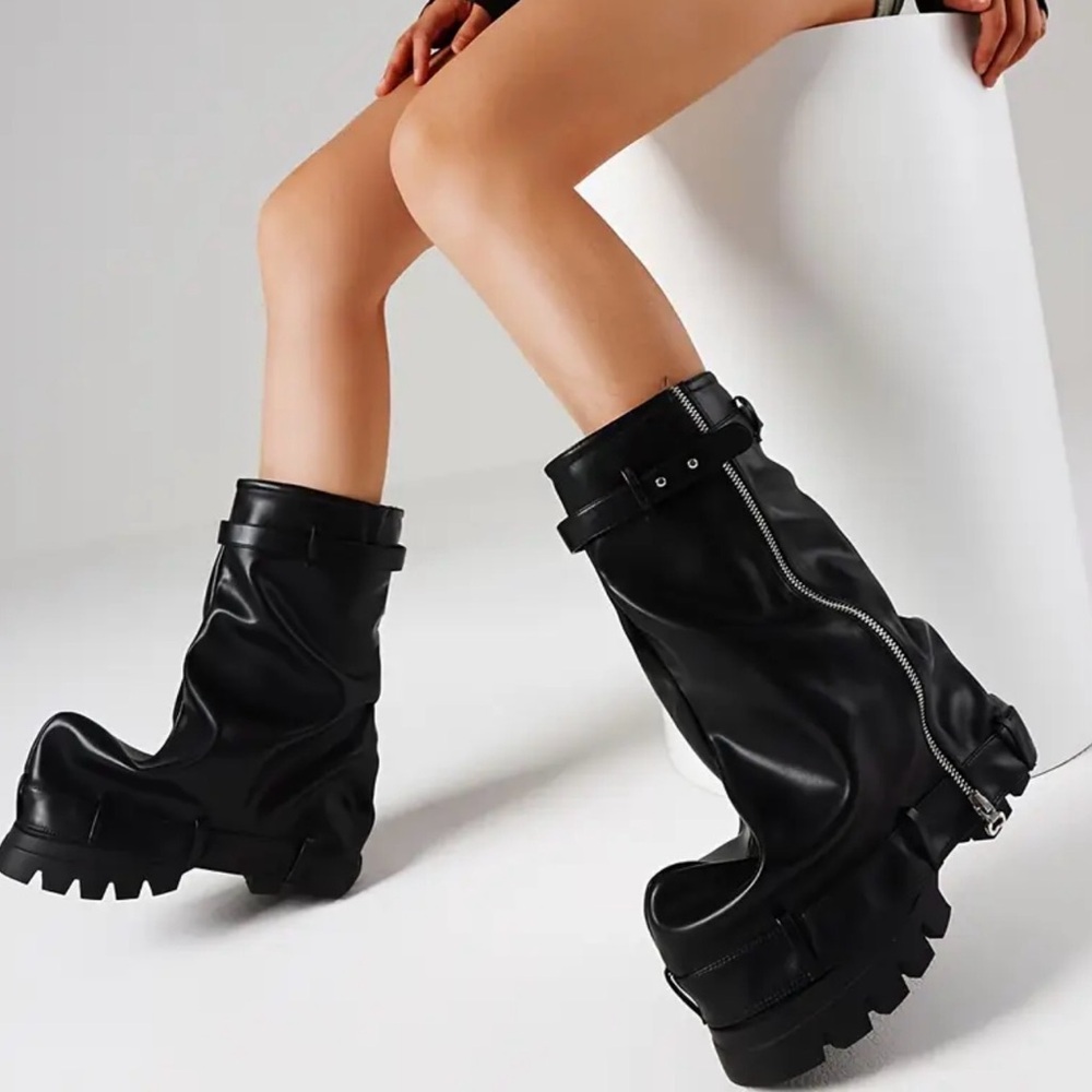 🔥 Black Oversized Slouch Platform Boots – Structured, Bold & Absolutely Boss 🔥 - Picture 10 of 10